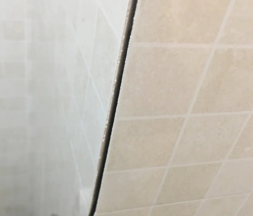 漾濞瓷砖空鼓维修公司分享阳台瓷砖脱落的修复过程可以分为以下几个步骤