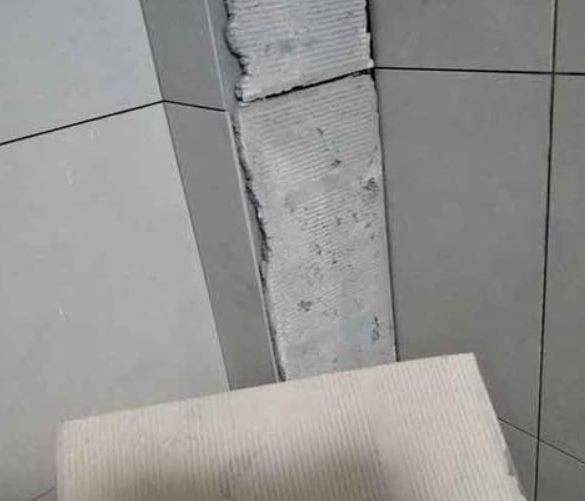 漾濞瓷砖空鼓维修公司分享下厨房瓷砖脱落的补救措施。